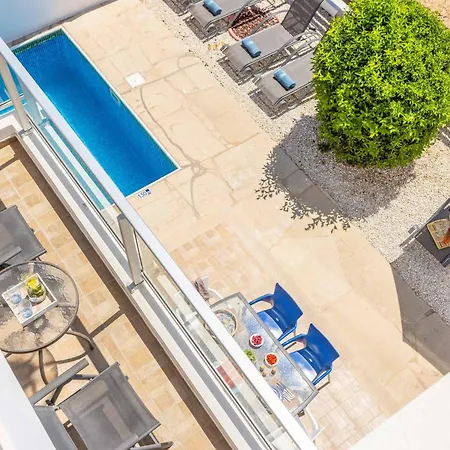 Valentina Bay Vilă *