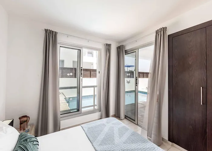 Valentina Bay Pégeia