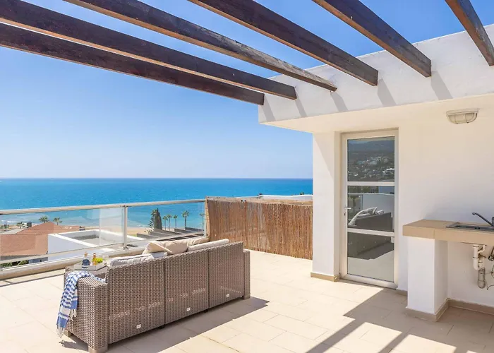 Valentina Bay * Pégeia